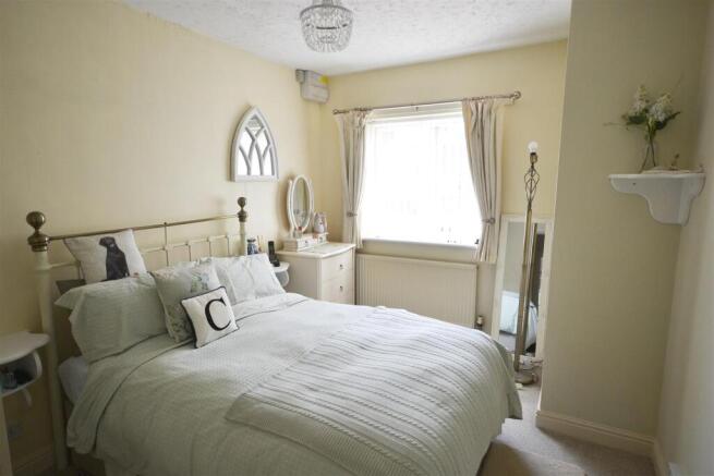 2 bed Semi-Detached Bungalow for sale Image 6