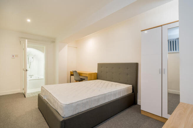 2 bed Flat to rent Image 4