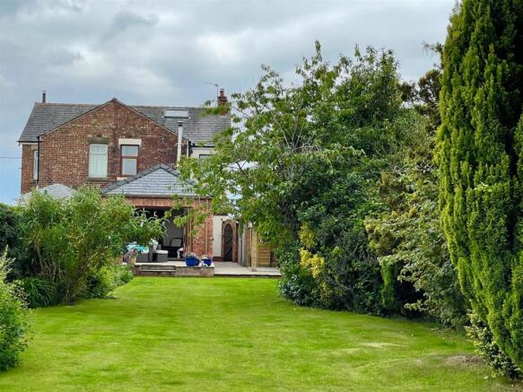 GARDEN ROOM