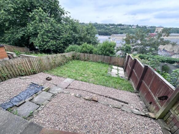 2 bed Semi-Detached to rent Image 10