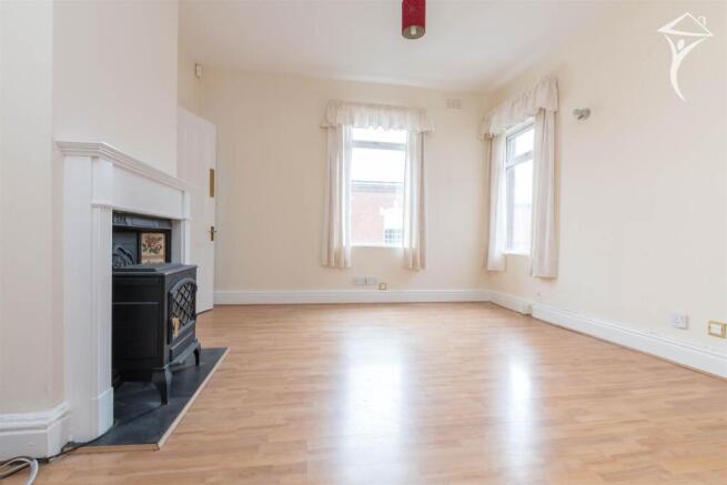 Bournville lane 29 flat 1 lounge.jpg