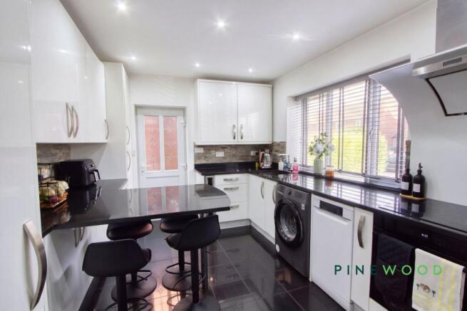 KITCHEN / DINER
