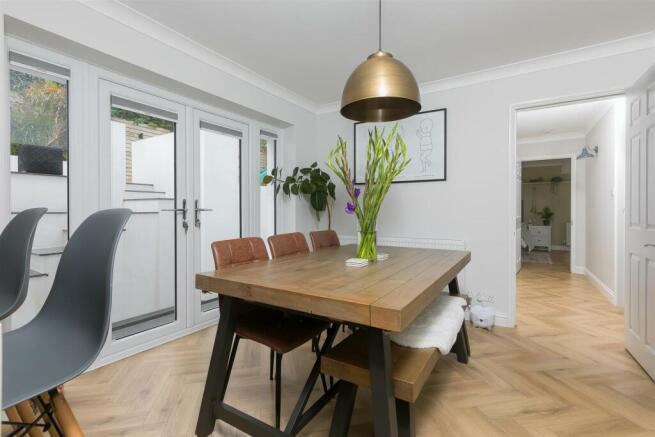 OPEN PLAN KITCHEN / DINING ROOM