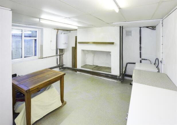 5 bed Semi-Detached for sale Image 12