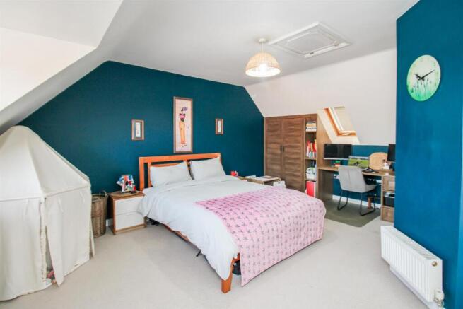 3 bed Town House for sale Image 12