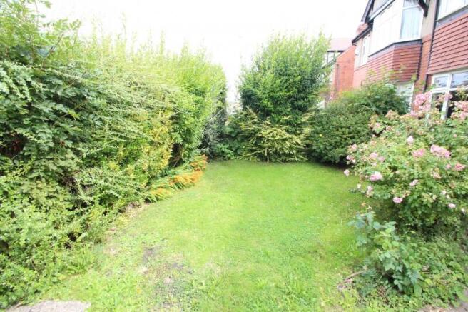 6 bed Semi-Detached to rent Image 5