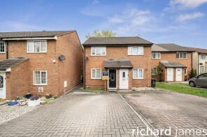 27, Chives Way, Woodhall Park, Swindon SN2 2SZ