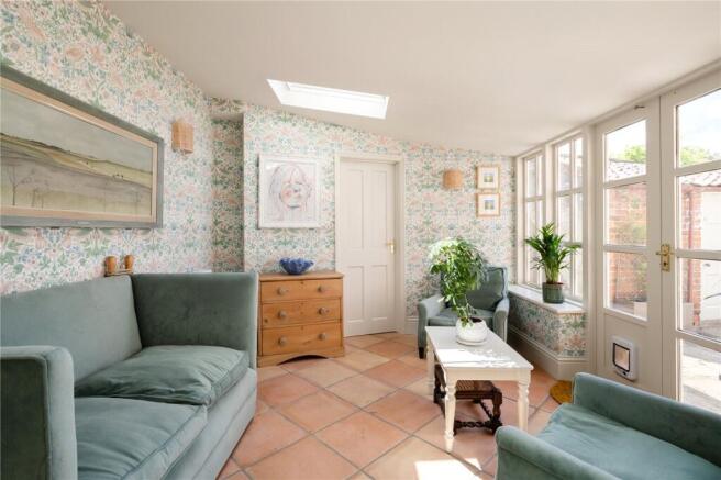6 bed Detached for sale Image 10