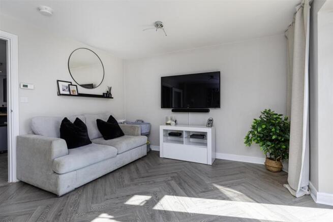 3 bed Semi-Detached for sale Image 10