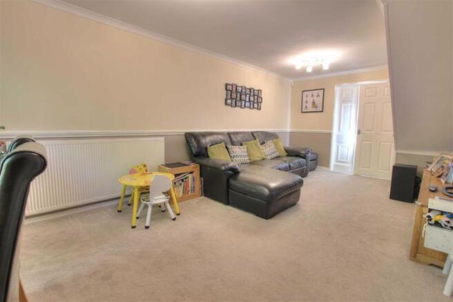 Living/Dining Room: