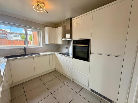 Woodrow, Skelmersdale, WN8 8AH – další