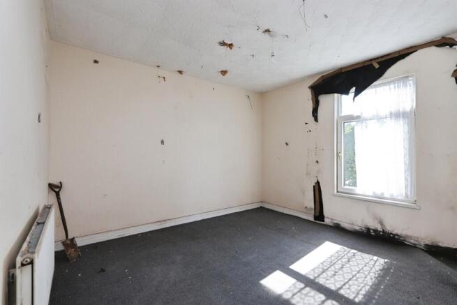 3 bed Terraced for sale Image 11