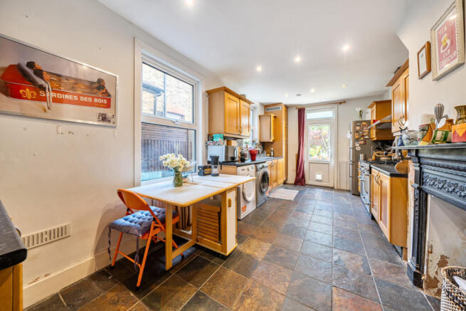 1437025-4-69d62bf...