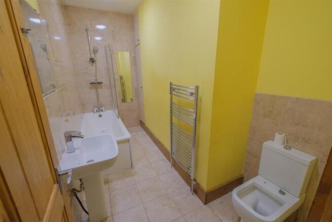 3 bed Terraced for sale Image 11
