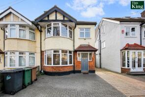20, Queens Grove Road, London E4 7BT