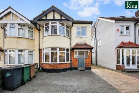 Queens Grove Road, Chingford, E4