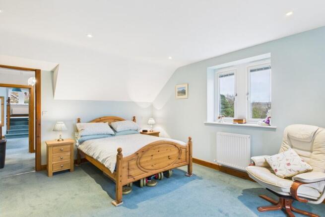 4 bed Detached for sale Image 11