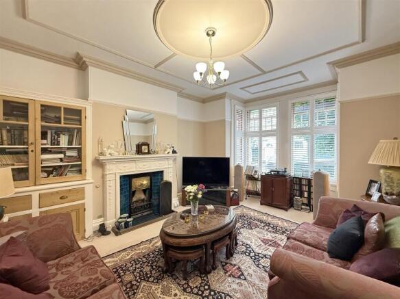 Burleigh Park Road 22 - Lounge.jpg