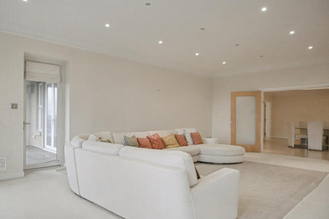 Flat 6 College House, 77 South Downs Road, Altrincham, Cheshire, WA14 3DZ