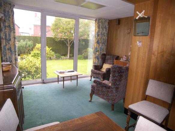 BREAKFAST ROOM/SUN L