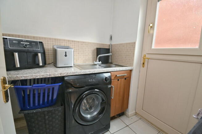 4 bed Detached for sale Image 6
