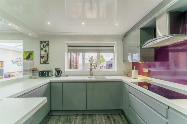4 bed Detached for sale Image 10