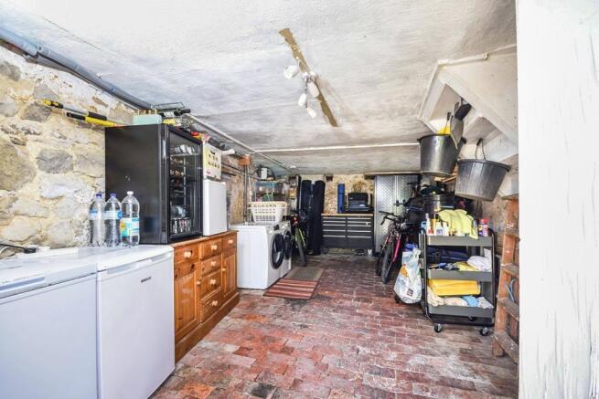 Garage/Workshop