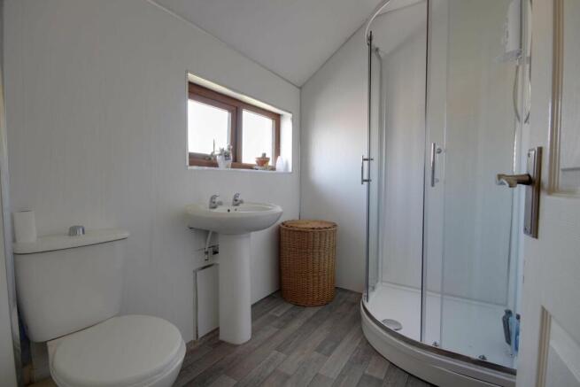 Ensuite to Bed 1