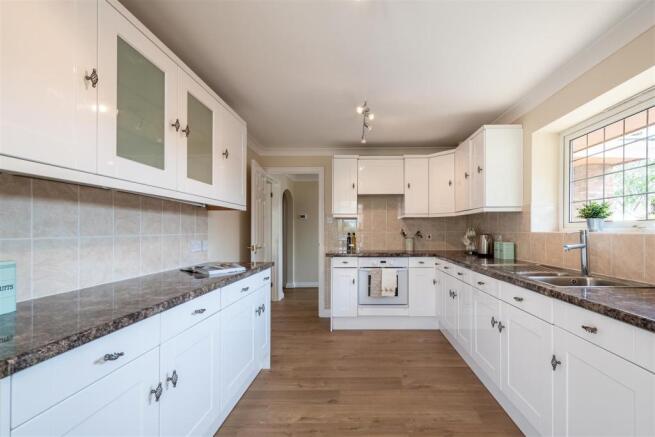 Kitchen / Breakfast Room