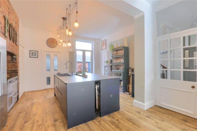 6 bed Semi-Detached for sale Image 10