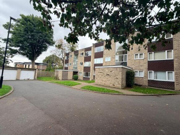 1-bed flat on Flat 9, Hallam Chase , 64 Endcliffe Vale Road, Sheffield, South Yorkshire S10 3EW, £50,000