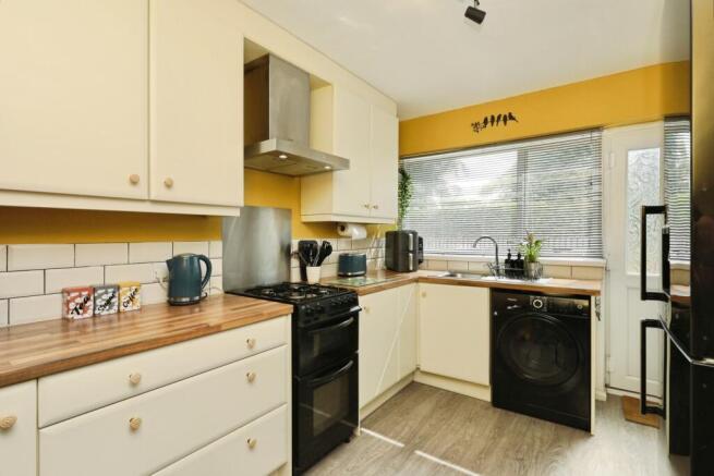4 bed Bungalow for sale Image 8