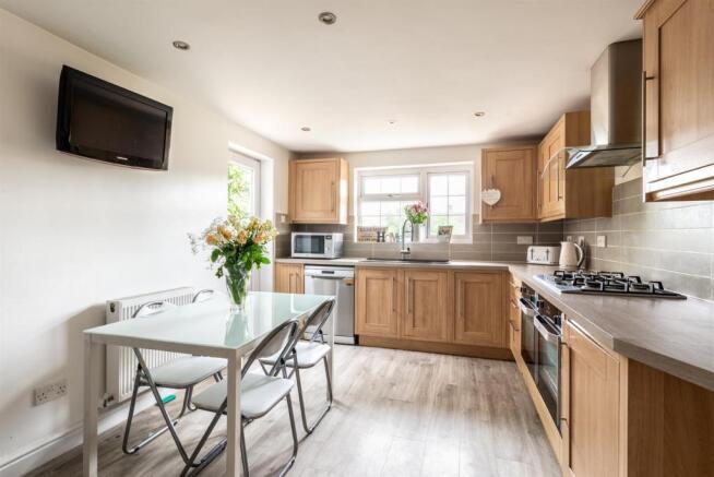 1 Wimbourne Drive kitchen1a.jpg