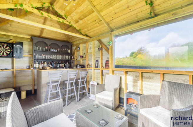 Outside Bar