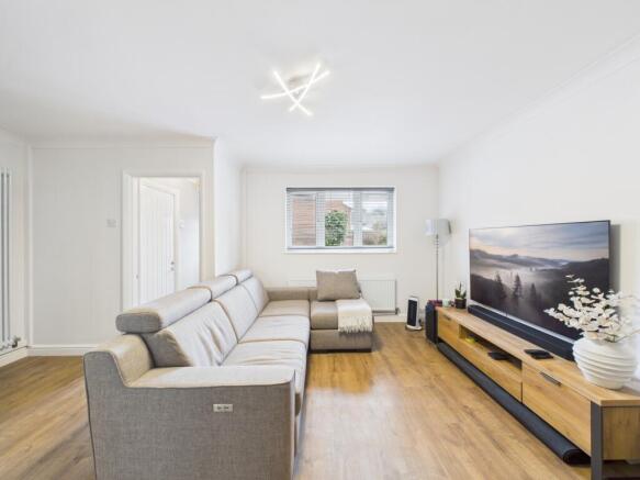 CAM02023G0-PR0197-STILL008