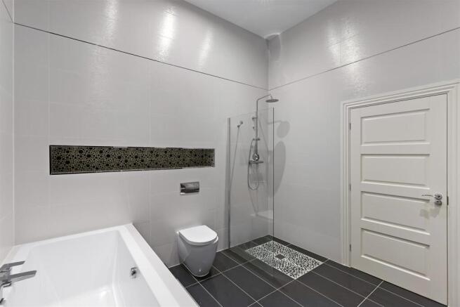 3 bed House for sale Image 5