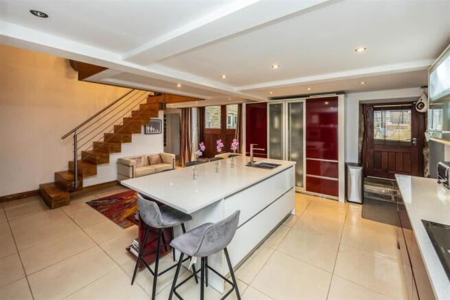 5 bed Barn Conversion for sale Image 7