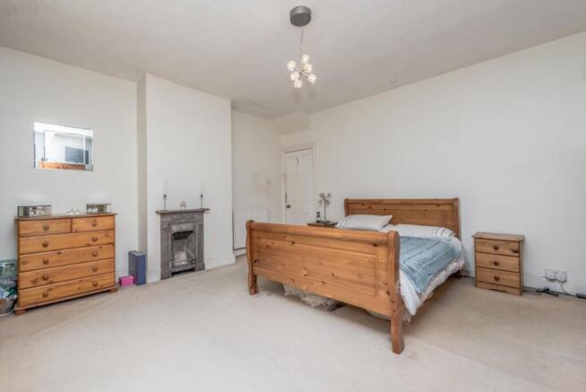 4 bed Terraced for sale Image 8