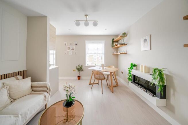 1-bed flat on Hetley Road, Shepherd's Bush, London, W12, £400,000