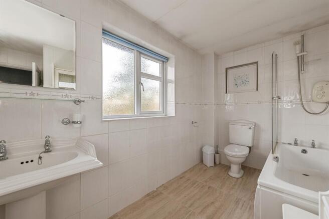 6 bed Detached for sale Image 8