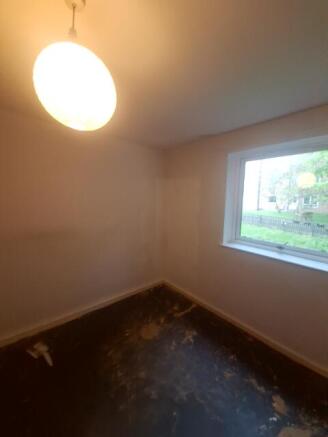 2 bed Flat to rent Image 5