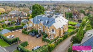 Flat 8, Heathcote House, Camlet Way, Enfield EN4 0NX