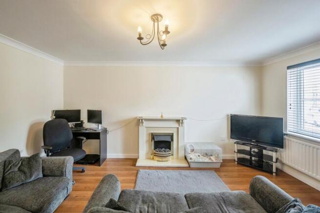 3 bed Town House for sale Image 5