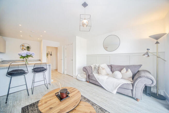 Kitchen / Lounge