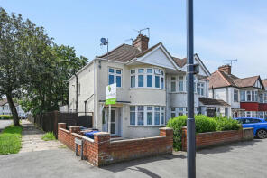 55a, Headstone Gardens, Harrow HA2 6PH