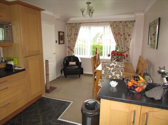 KITCHEN/BREAKFAST ROOM