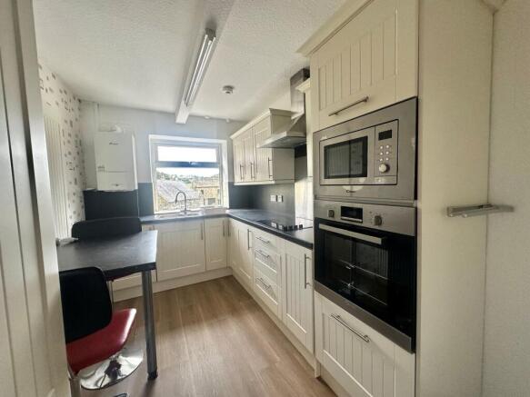 2 bed Apartment to rent Image 5