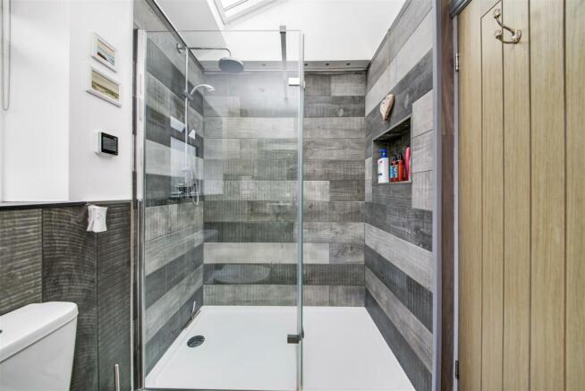 BATHROOM2.jpg