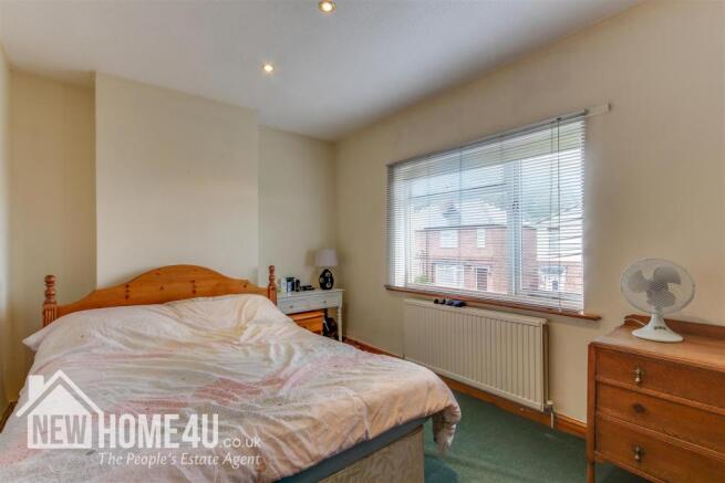 MASTER BEDROOM:
