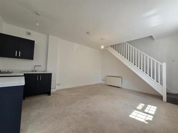 OPEN PLAN LIVING/KITCHEN